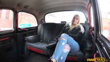FakeTaxi - Daisy Lee - Customer Gets Steamy Taxi Massage